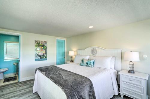 Tropical Waterfront Home Central Location!
