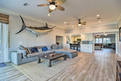Chic Waterfront House With Pool, Spa And Dock!
