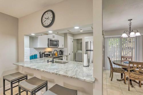 Fort Walton Beach Townhome Less Than 3 Mi To Beach!