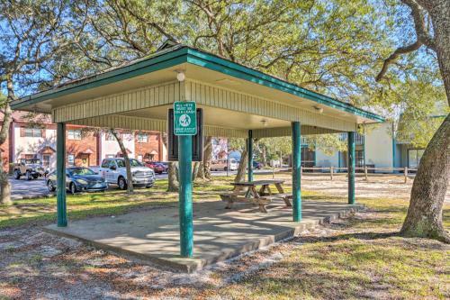 Fort Walton Beach Townhome Less Than 3 Mi To Beach!