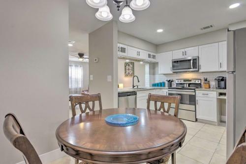 Fort Walton Beach Townhome Less Than 3 Mi To Beach!