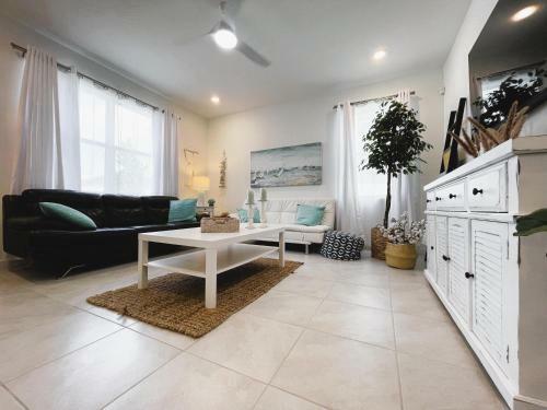 New 3br Spacious & Lux Beach House Theme By Air Base Miami