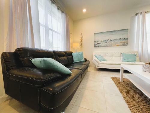 New 3br Spacious & Lux Beach House Theme By Air Base Miami