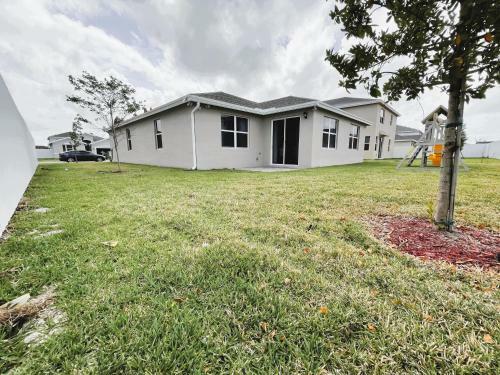 New 3br Spacious & Lux Beach House Theme By Air Base Miami