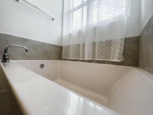 New 3br Spacious & Lux Beach House Theme By Air Base Miami