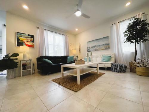 New 3br Spacious & Lux Beach House Theme By Air Base Miami