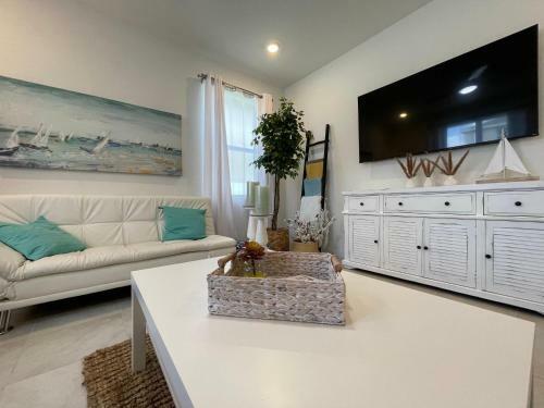 New 3br Spacious & Lux Beach House Theme By Air Base Miami