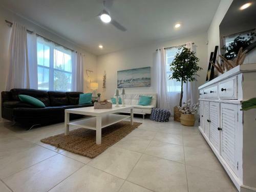 New 3br Spacious & Lux Beach House Theme By Air Base Miami