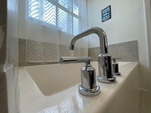 New 3br Spacious & Lux Beach House Theme By Air Base Miami