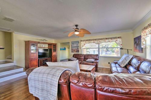 Spacious Canalfront Home With Kayaks 1 Mi To Beach!