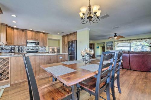 Spacious Canalfront Home With Kayaks 1 Mi To Beach!