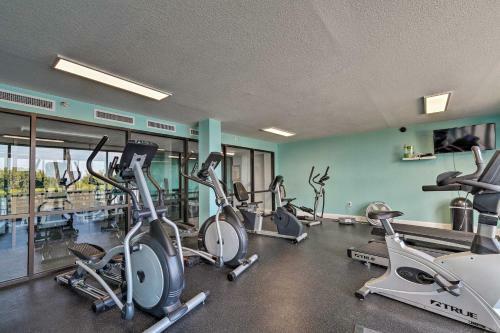 Apartamento Hudson Resort Condo With Private Beach Access!