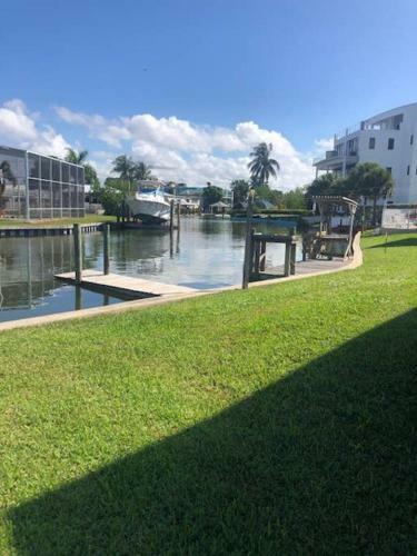Apartamento 1 Beach Access, Close To Time's Square, On Water