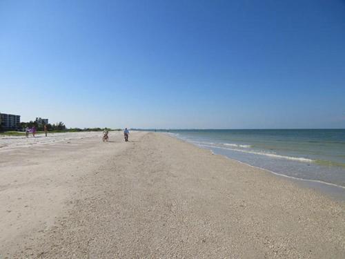 Estero Beach & Tennis 701a By Kathy Nesbit Vacations