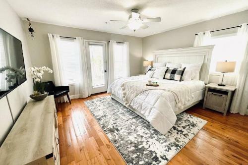 Luxurious Ocean View Getaway!! Entire Home!