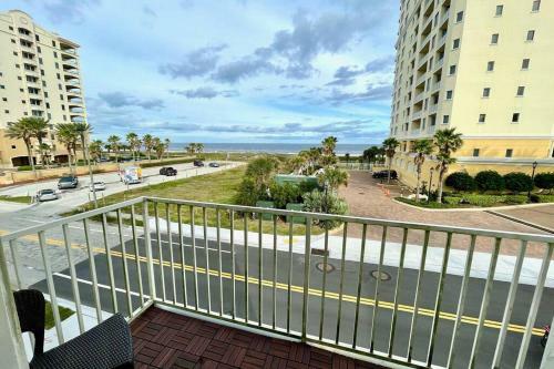 Luxurious Ocean View Getaway!! Entire Home!