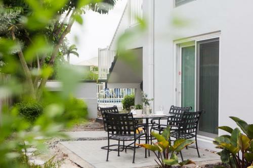 Lovely Apartment On The Canal With A Pool