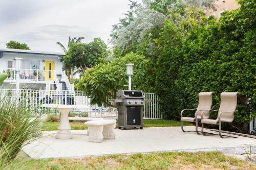 Lovely Apartment On The Canal With A Pool