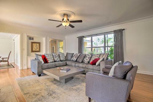 Sunny Waterfront Escape In Upscale Neighborhood!