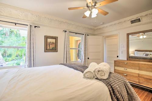 Sunny Waterfront Escape In Upscale Neighborhood!