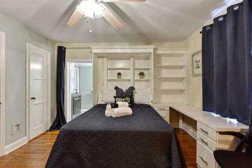 Hostal House With In-law-quarters King Bed Office