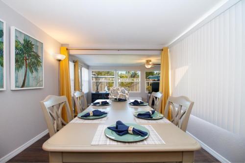 5 O'clock Somewhere - Short Term Rental Home