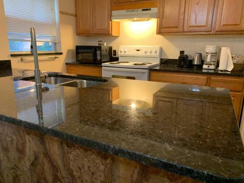 House 3br 1-bath, 8-min From Indian Rocks Beach, Nice Park Thru Back Gate