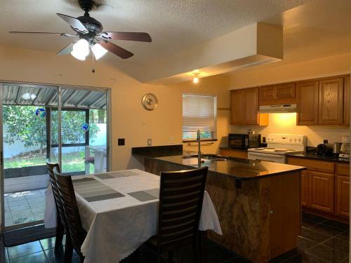 House 3br 1-bath, 8-min From Indian Rocks Beach, Nice Park Thru Back Gate
