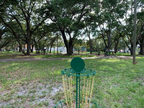 House 3br 1-bath, 8-min From Indian Rocks Beach, Nice Park Thru Back Gate