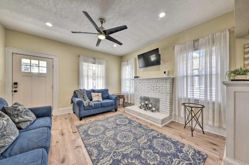 Charming And Central Jacksonville Home With Porch