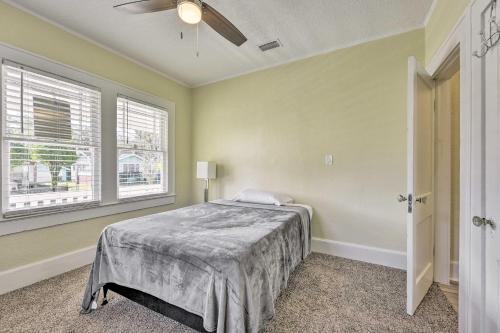 Charming And Central Jacksonville Home With Porch