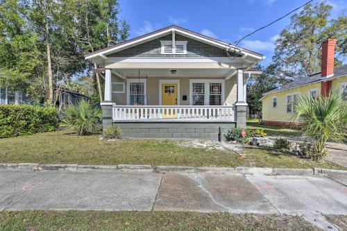 Charming And Central Jacksonville Home With Porch