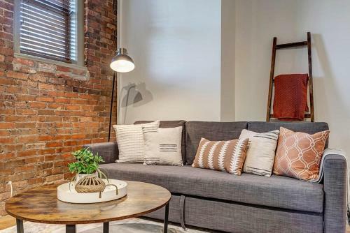 Modern, Insta-worthy 2b Townhome In Walkable Springfield!