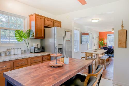 Lakeshore's Sunny Home
