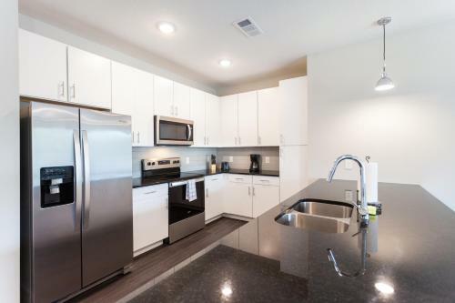 Stay Gia Modern 2 Bedroom Apartment At The Exchange