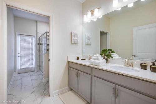 5 Bed Pool With Overflowing Spa In Champions Gate! Villa