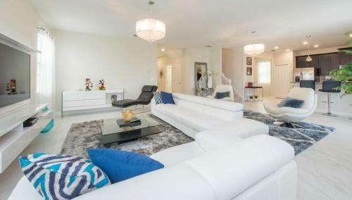 Champions Gate Sunny Days Getaway - Six Bedroom Home