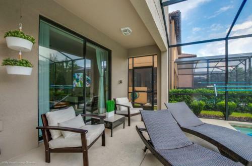 Spectacular Lassie Pool House View