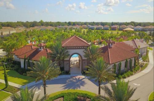 Spectacular Lassie Pool House View
