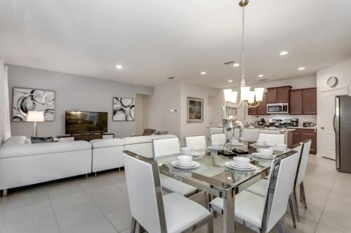 South Facing Pool Spa, Game Room Home Is Loaded! Villa