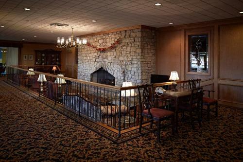Don Hall's Guesthouse Hotel & Conference Center