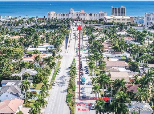 Gorgeous Venetian Home Walk To Beach With Hottub