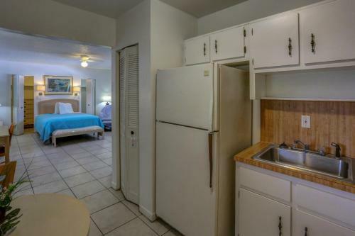 Richard's Motel Studios
