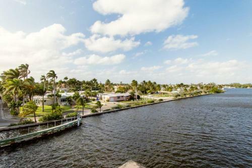 Villa Casa Playa: Lux 6br Waterfront-5 Min Walk To Beach