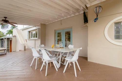 Villa Casa Playa: Lux 6br Waterfront-5 Min Walk To Beach