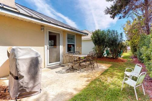 5 Bed 2 Bath Vacation Home In Destin