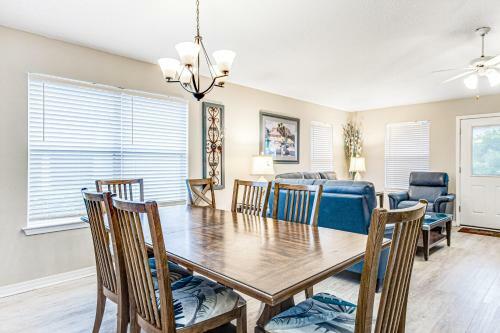 5 Bed 2 Bath Vacation Home In Destin