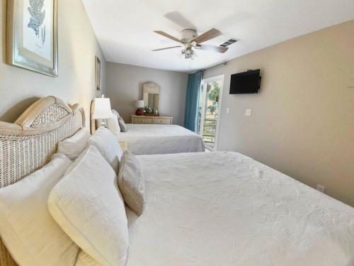 Tradewinds Condominium #26 By Destin Getaways
