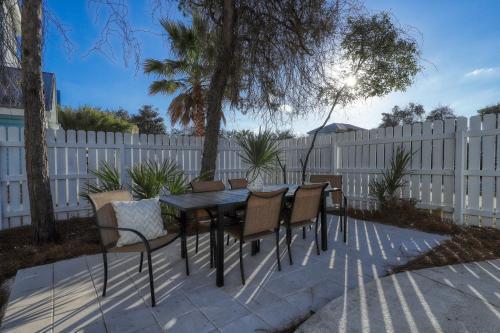 Cottages Of Crystal Beach: Clipper Cove