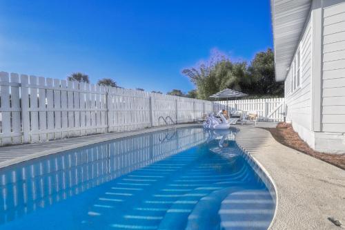 Cottages Of Crystal Beach: Clipper Cove